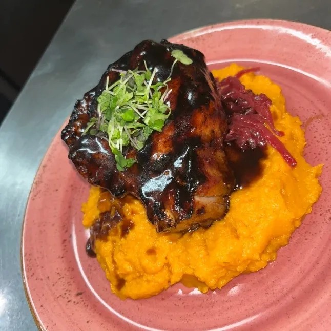 Image alt description