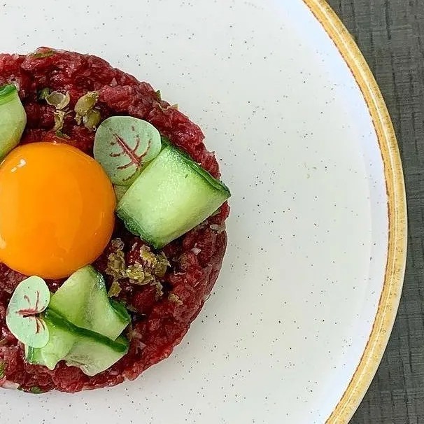 Image alt description