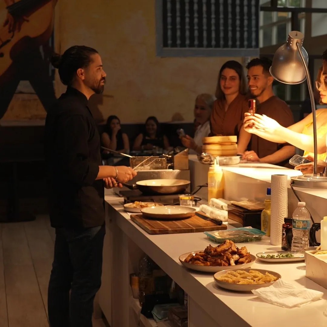 Image alt description