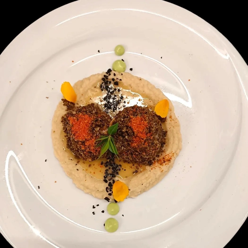 Image alt description