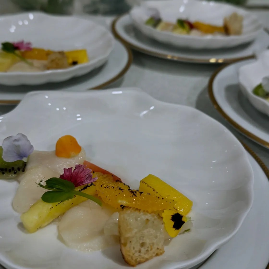 Image alt description