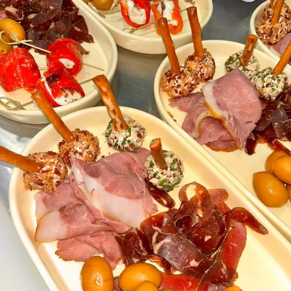 Image alt description