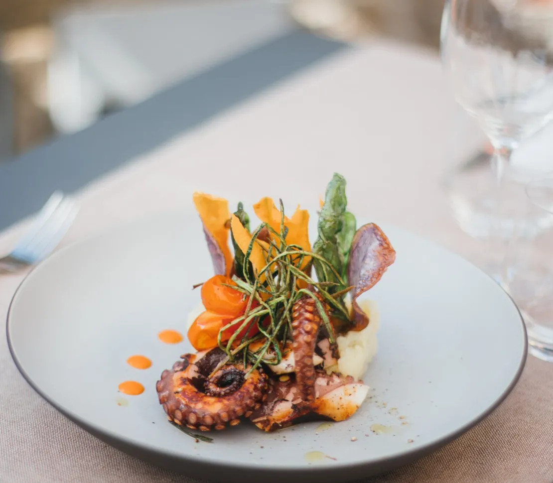 Image alt description