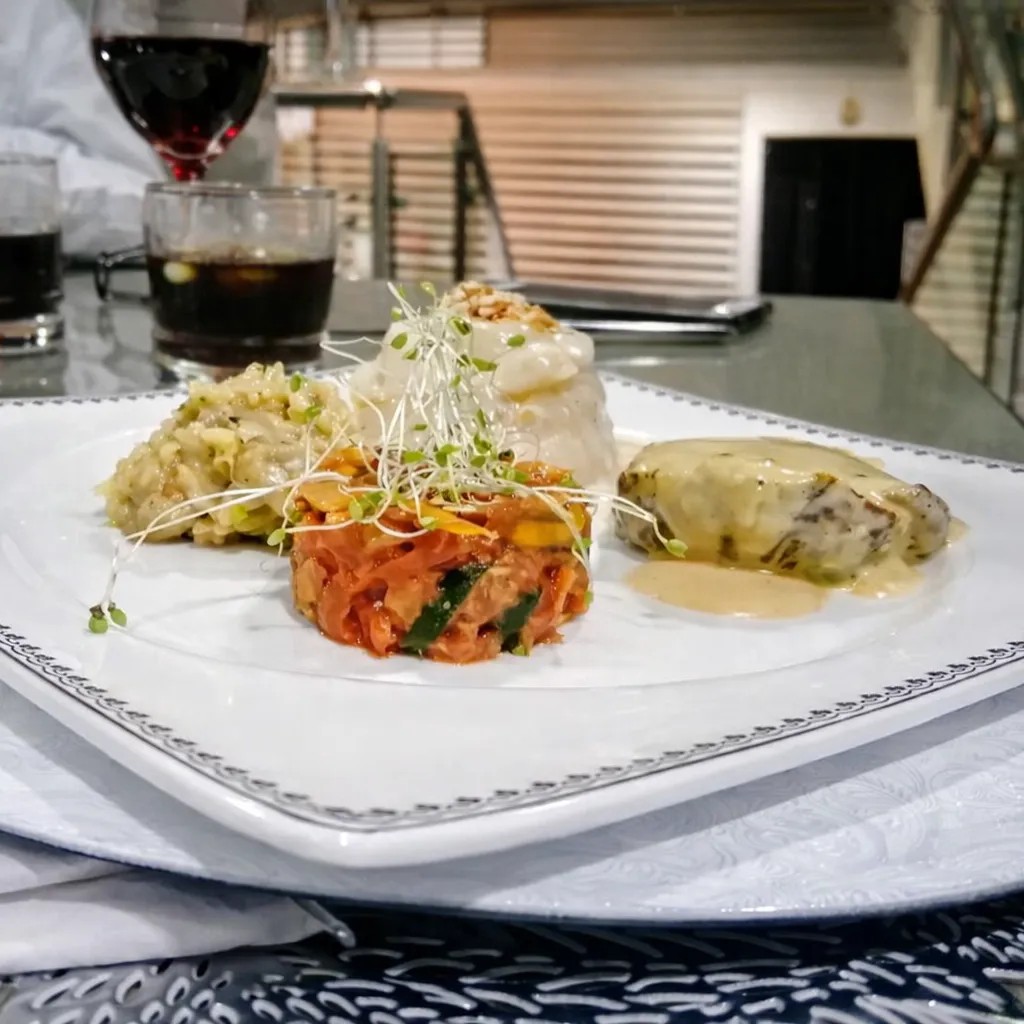 Image alt description