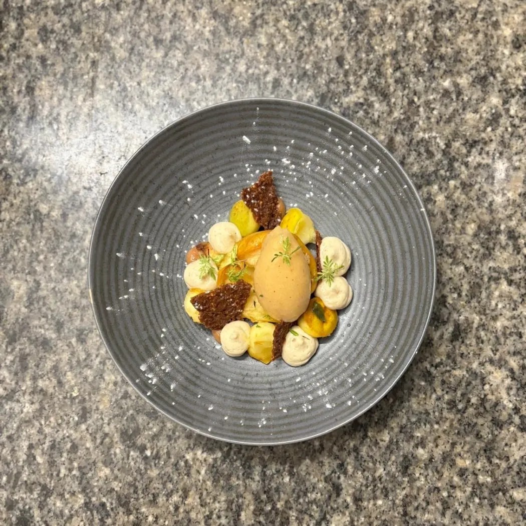 Image alt description