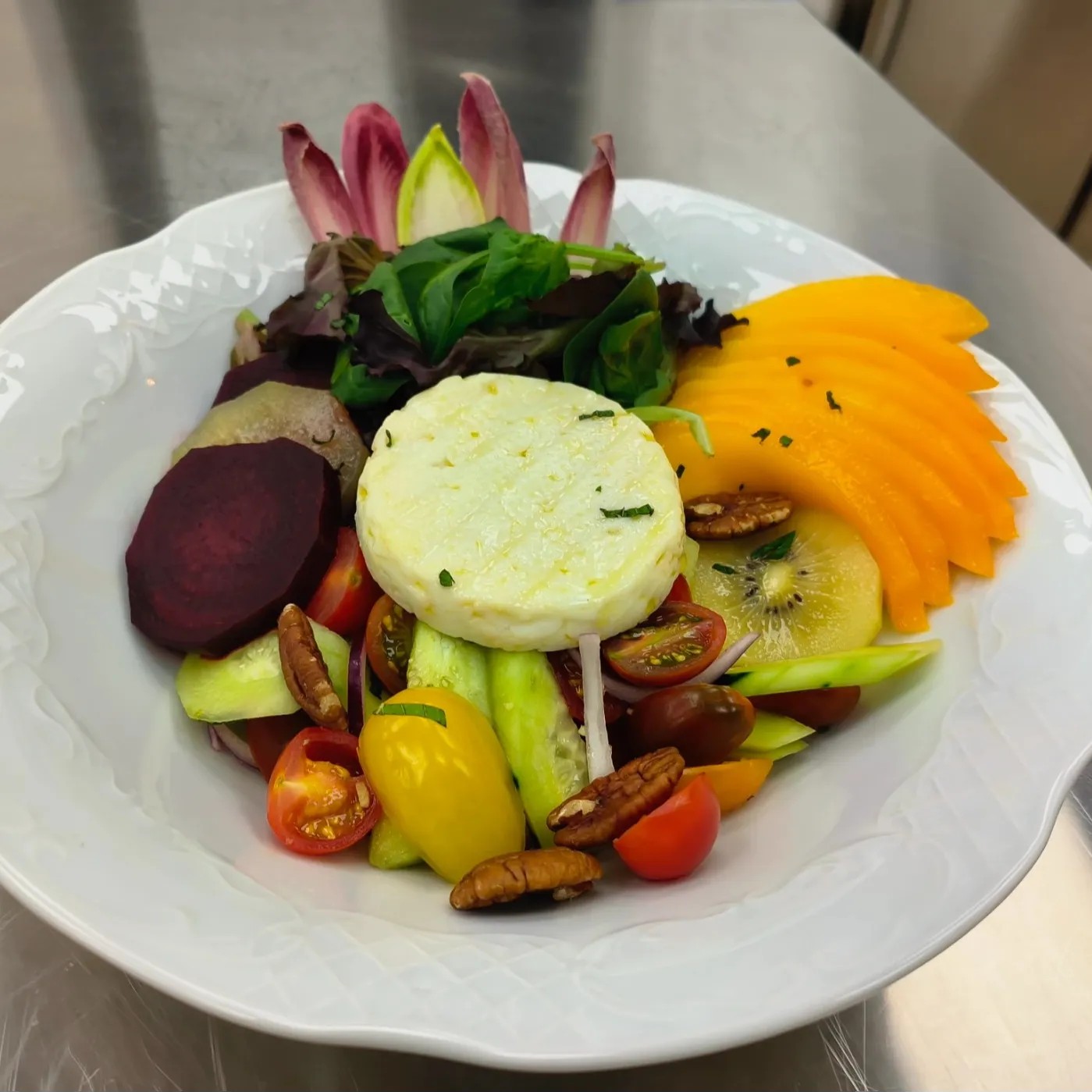 Image alt description