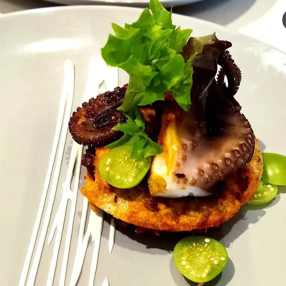 Image alt description