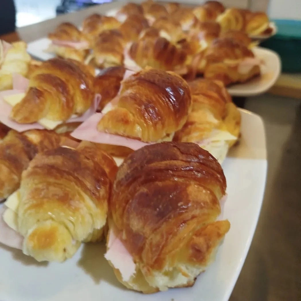 Image alt description