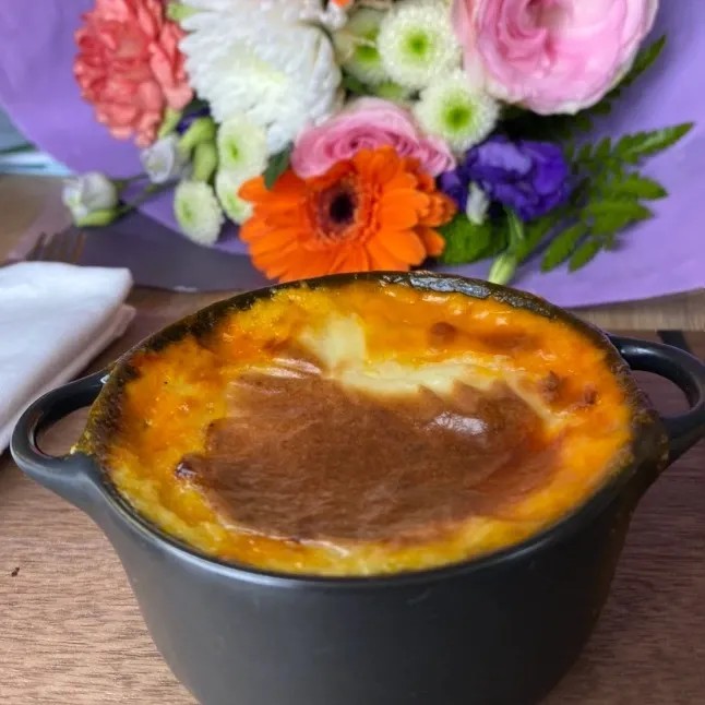 Image alt description