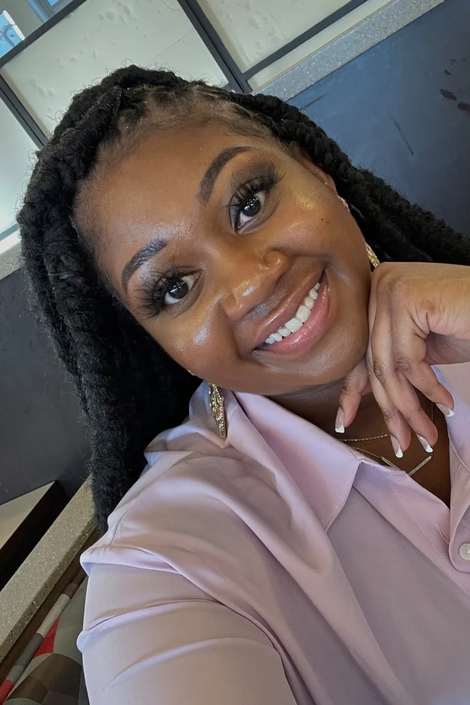 Image alt description