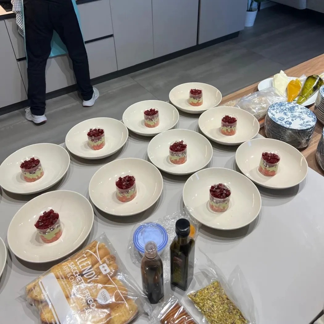 Image alt description