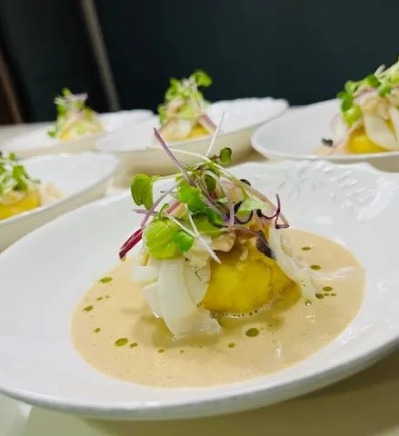 Image alt description