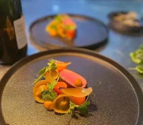 Image alt description