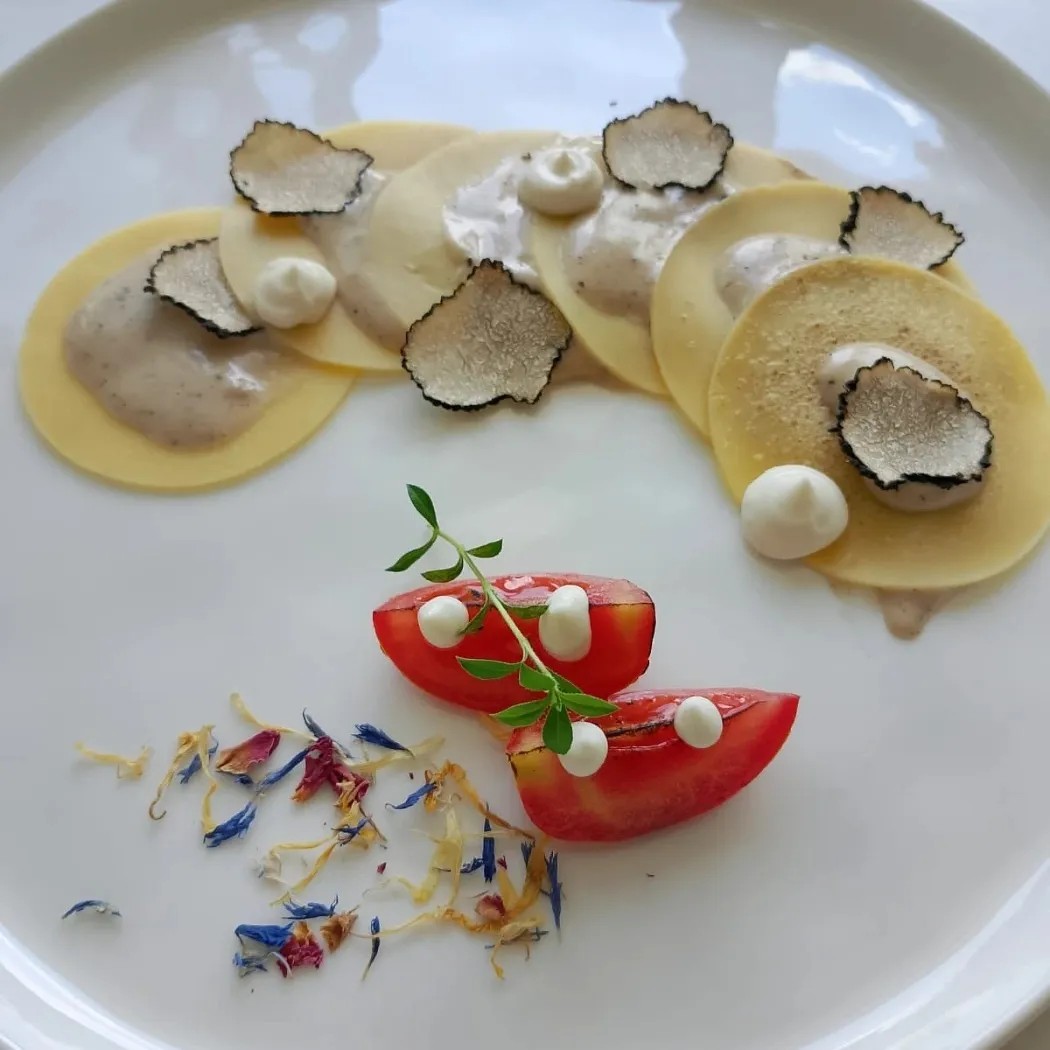 Image alt description