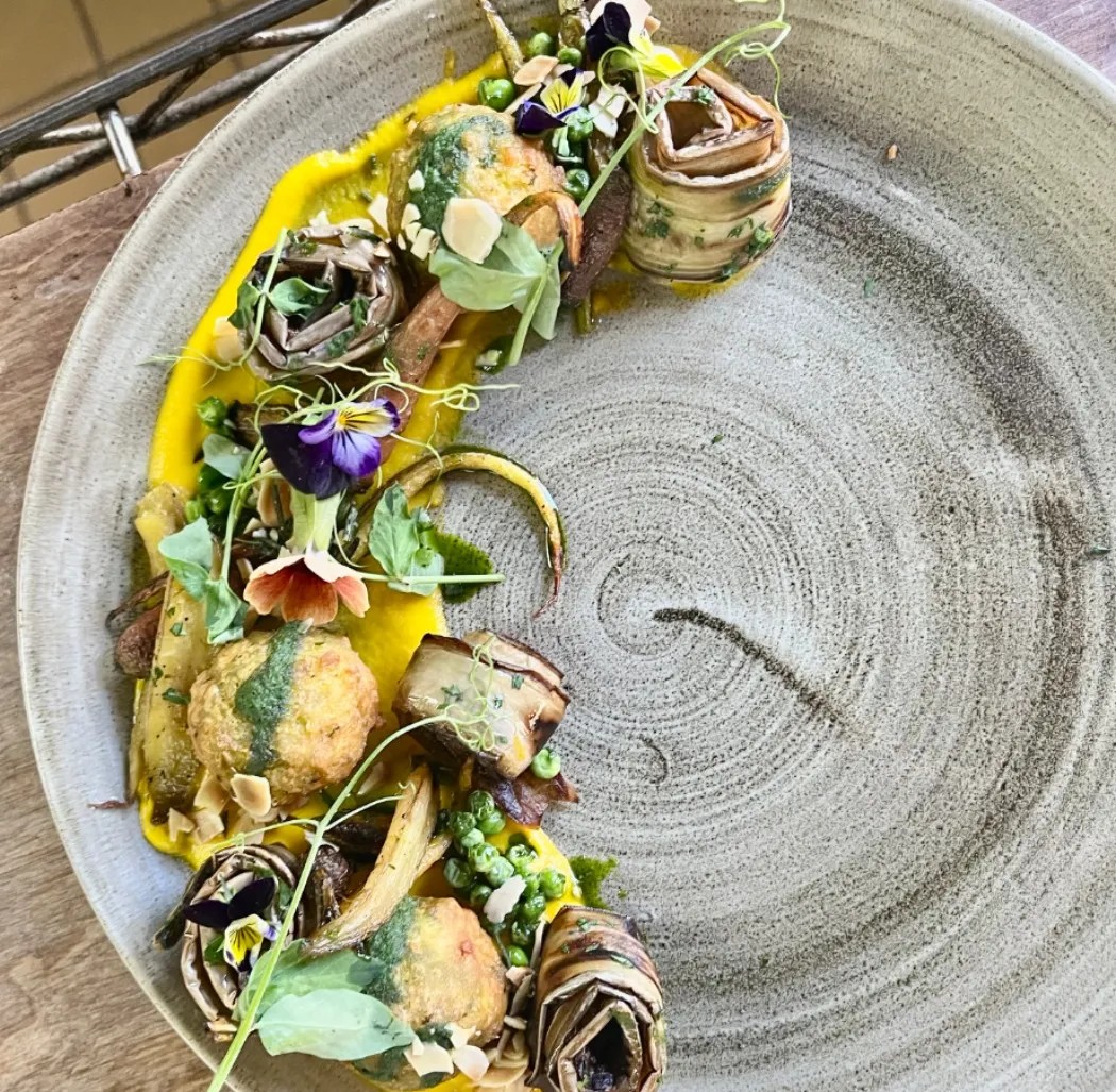 Image alt description