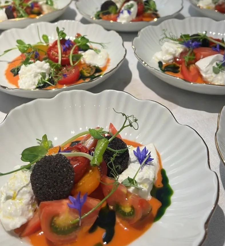 Image alt description