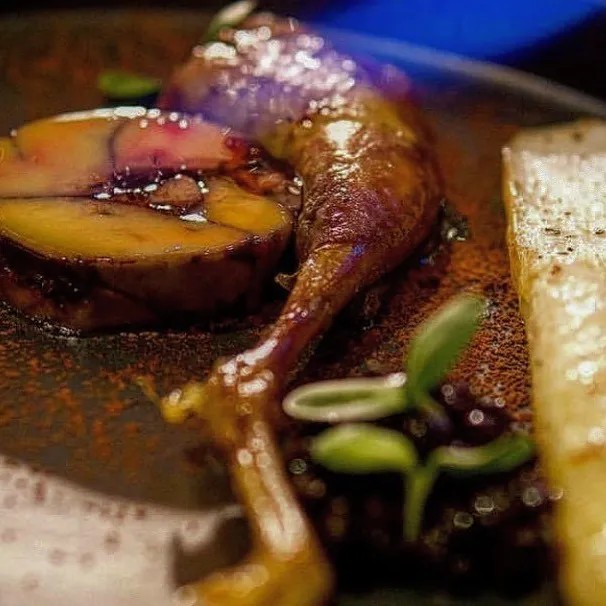 Image alt description