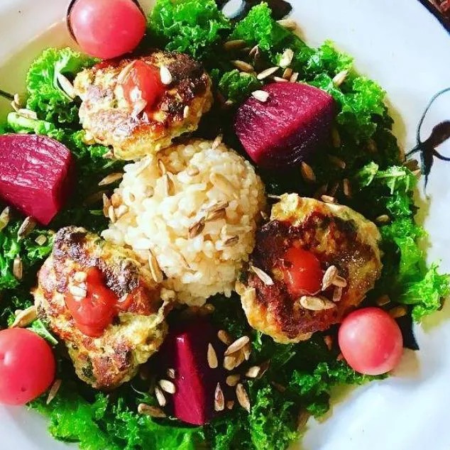 Image alt description