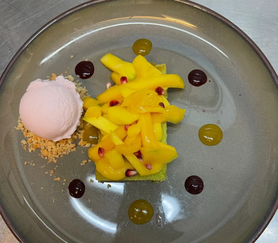 Image alt description