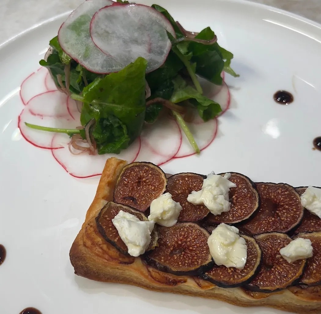 Image alt description