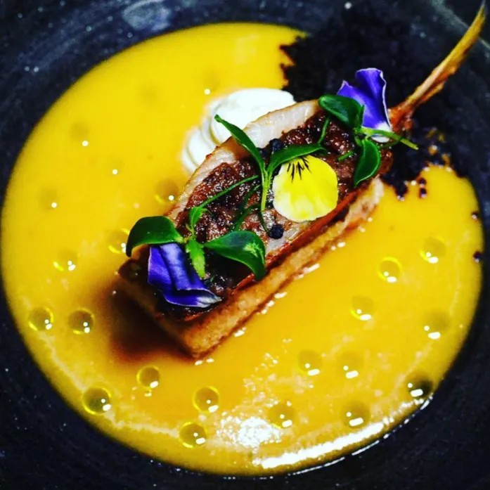 Image alt description