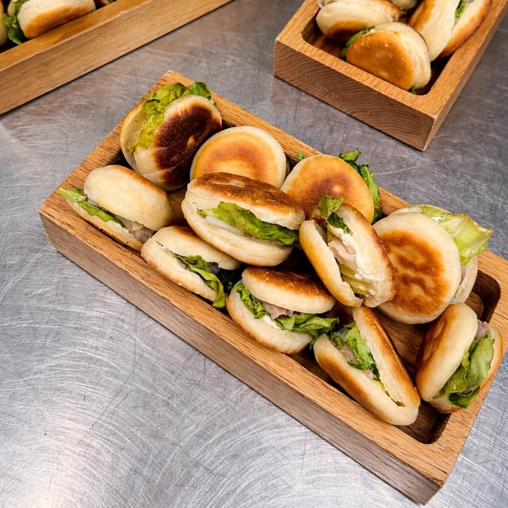 Image alt description