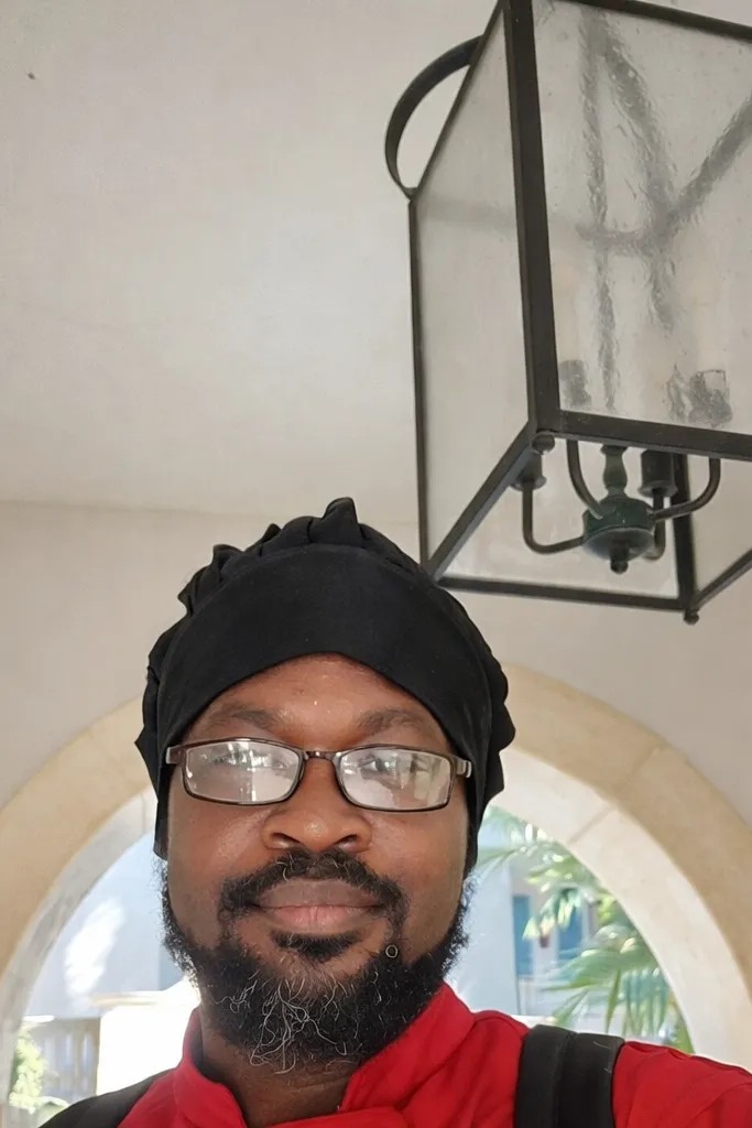 Image alt description