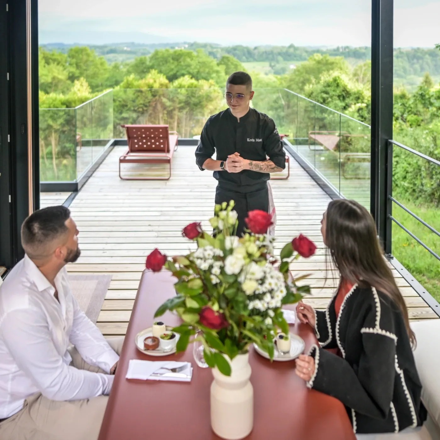 Image alt description