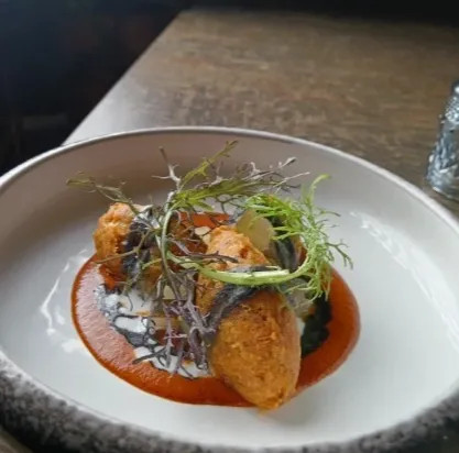 Image alt description