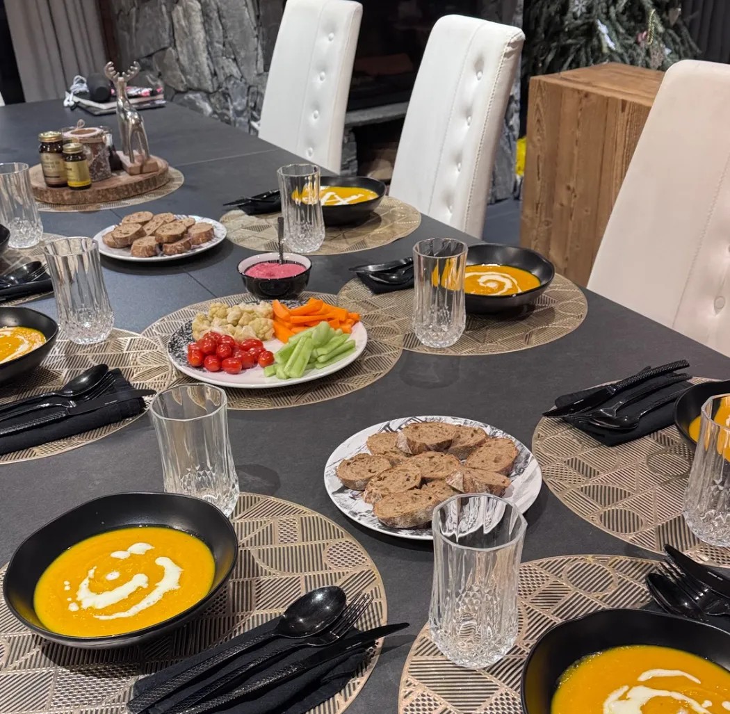 Image alt description