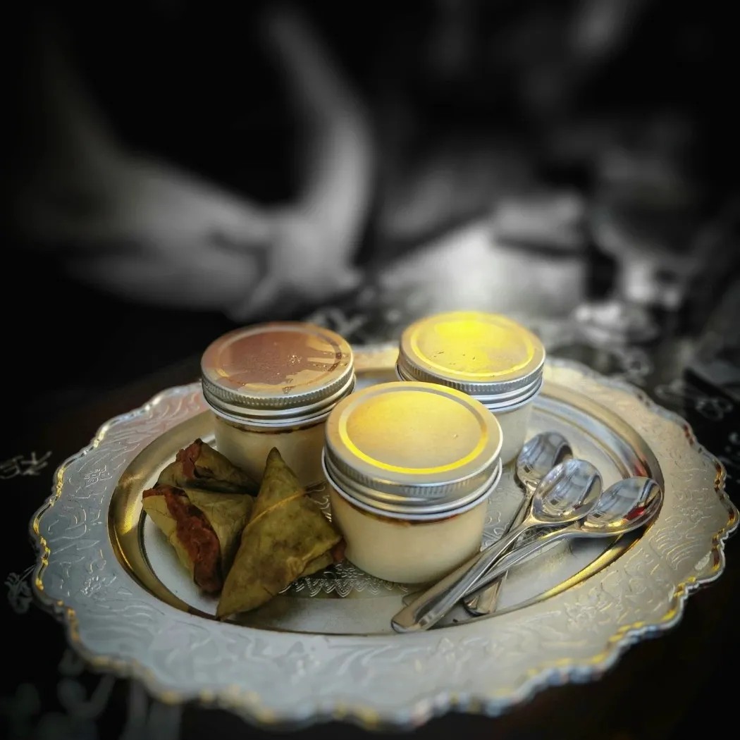 Image alt description