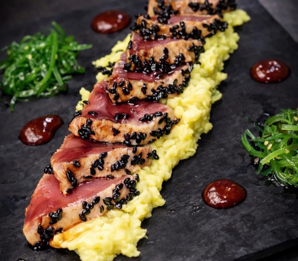 Image alt description