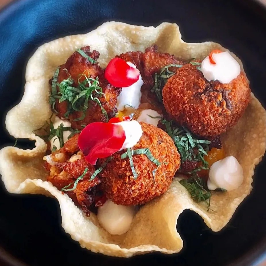 Image alt description