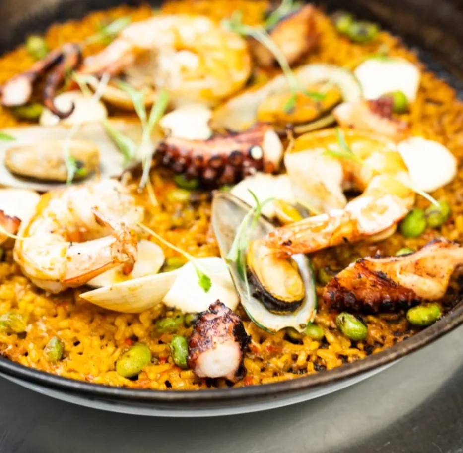 Image alt description