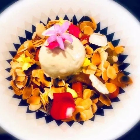 Image alt description