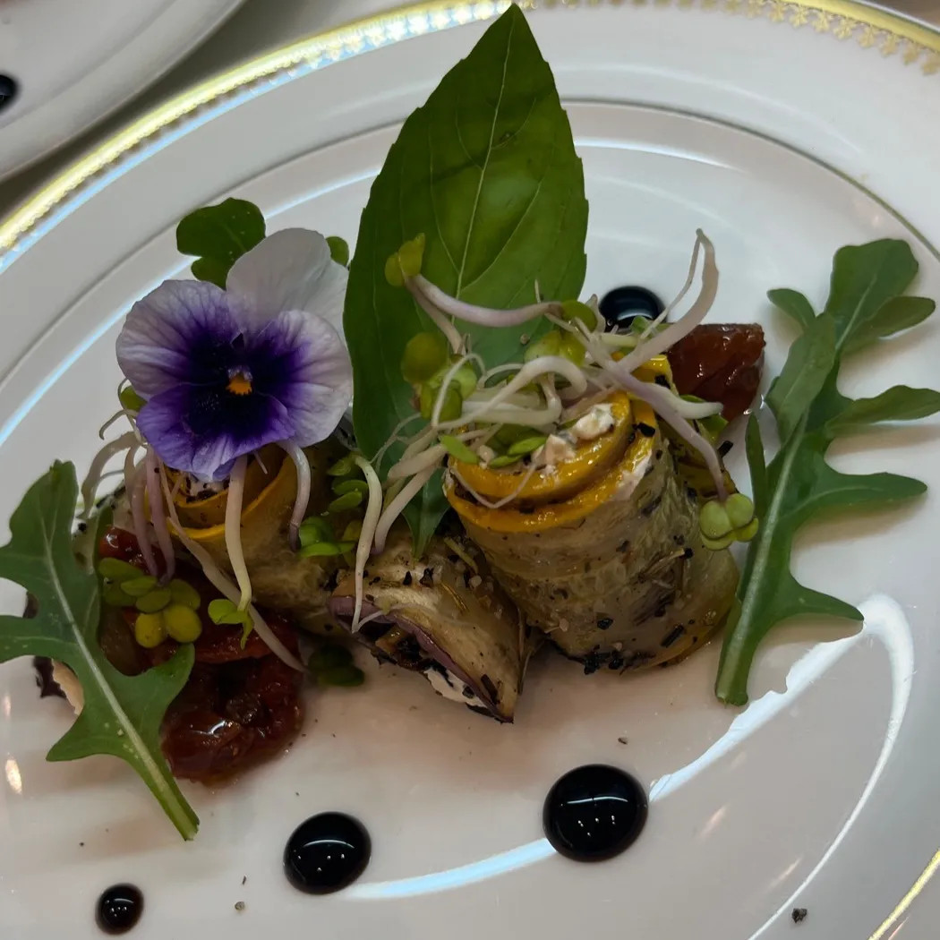 Image alt description