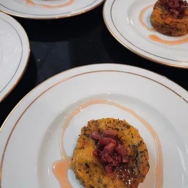 Image alt description