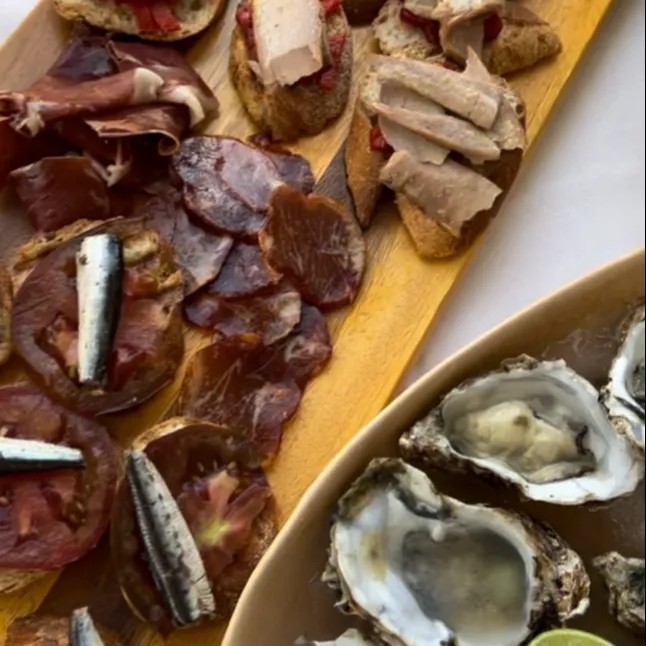 Image alt description