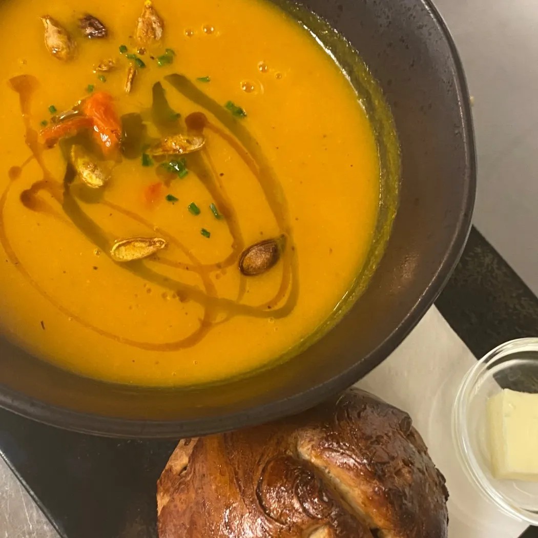 Image alt description