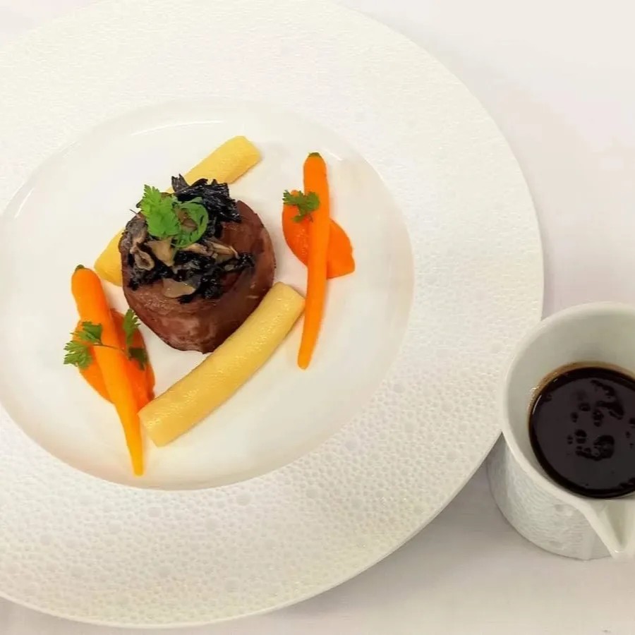 Image alt description