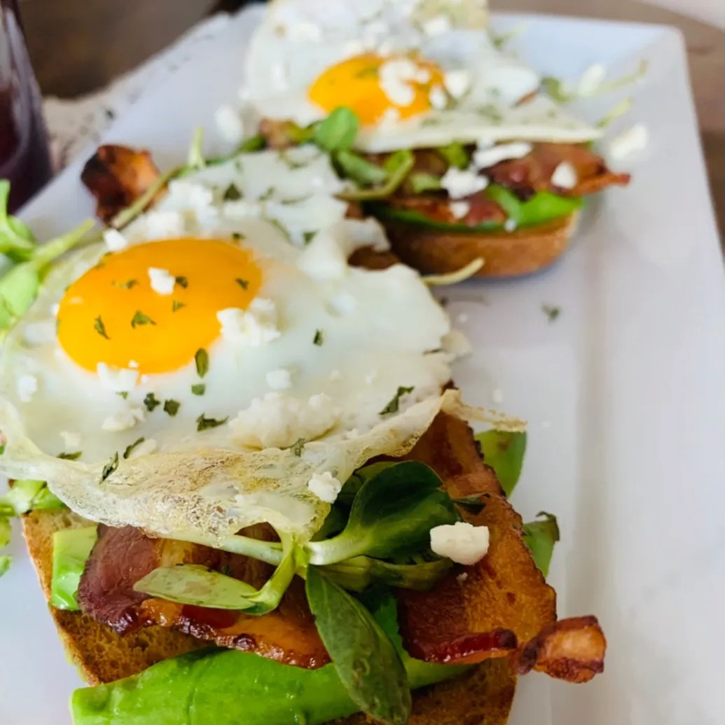 Image alt description