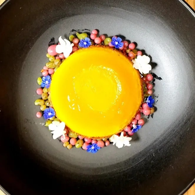 Image alt description