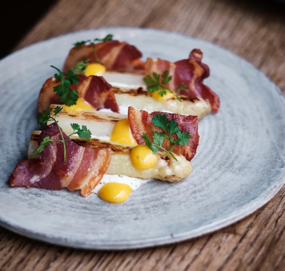 Image alt description