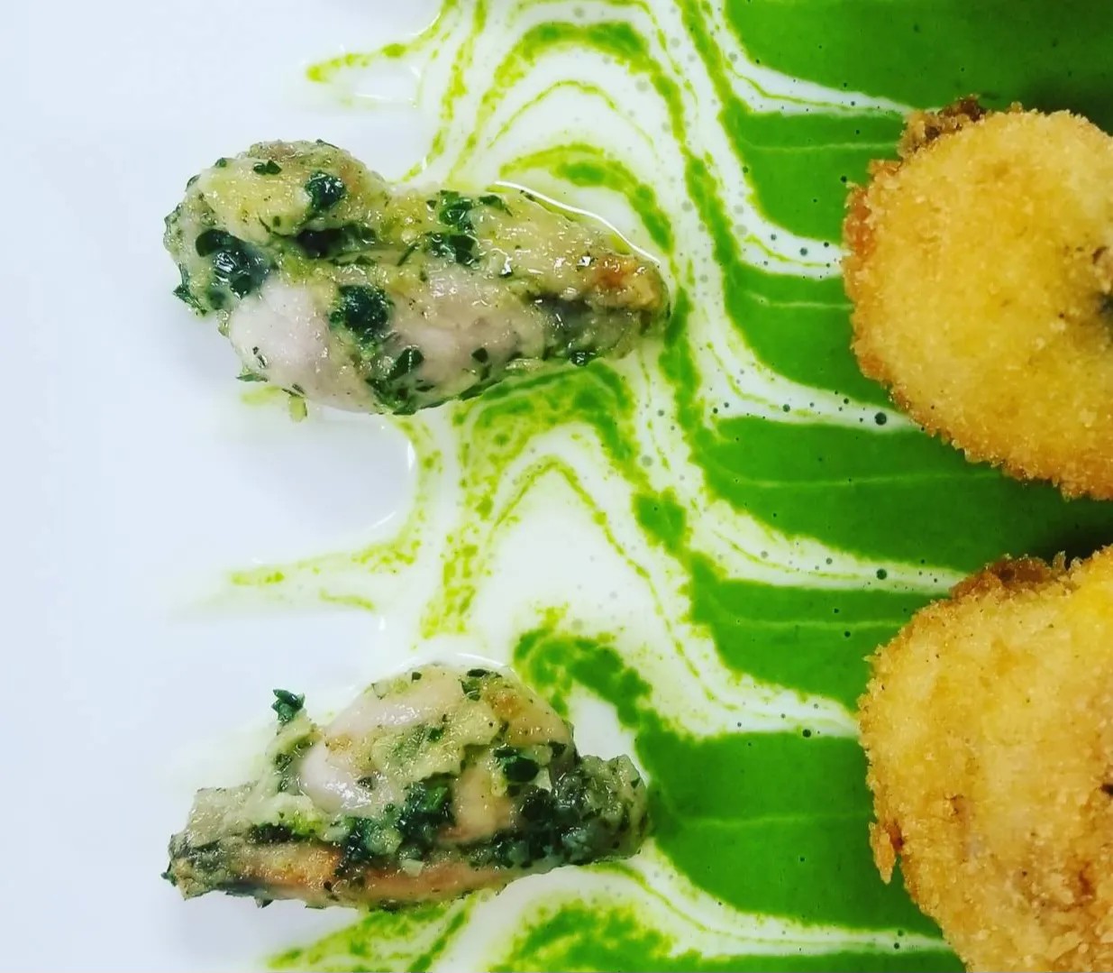 Image alt description