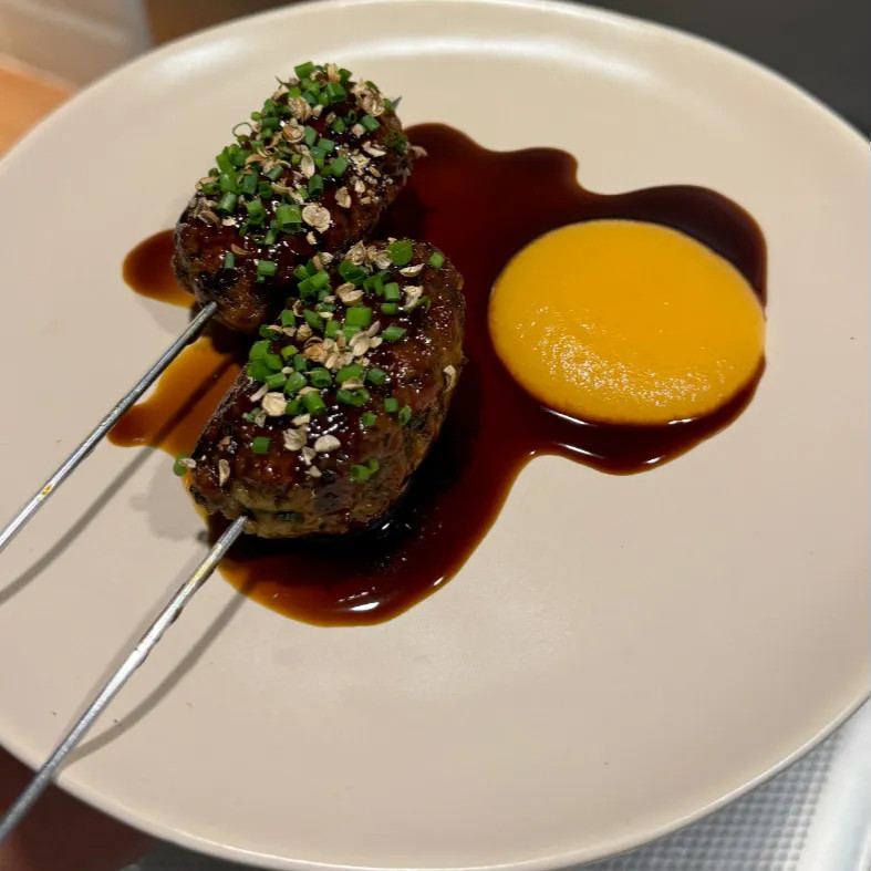 Image alt description