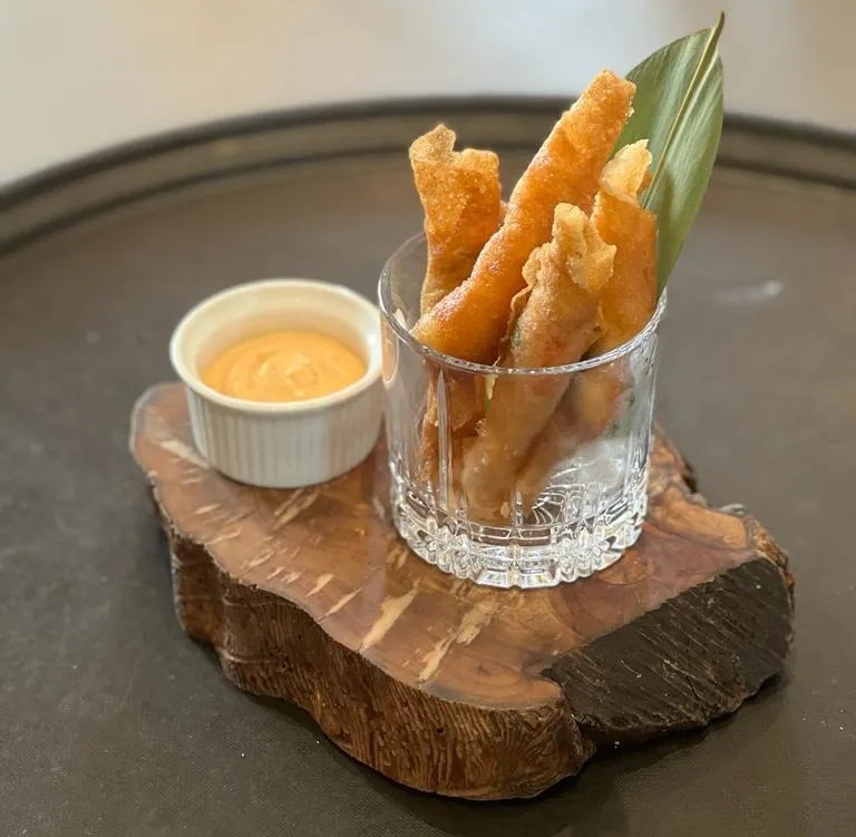 Image alt description