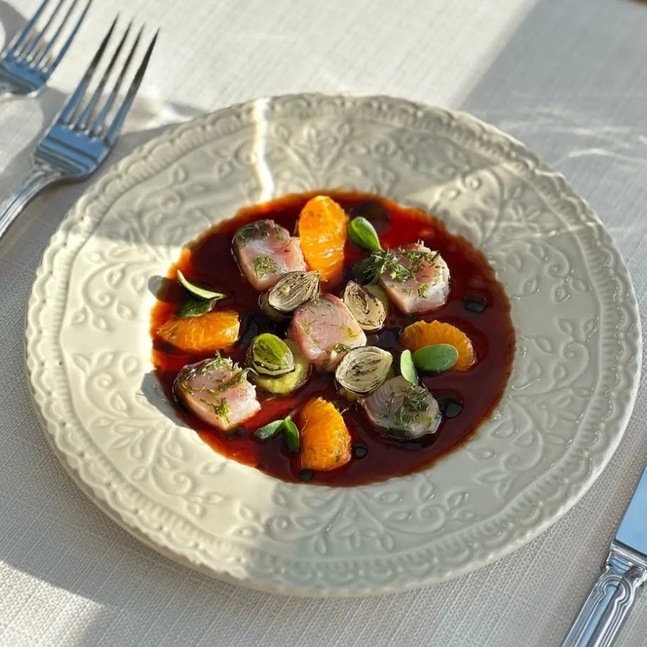 Image alt description