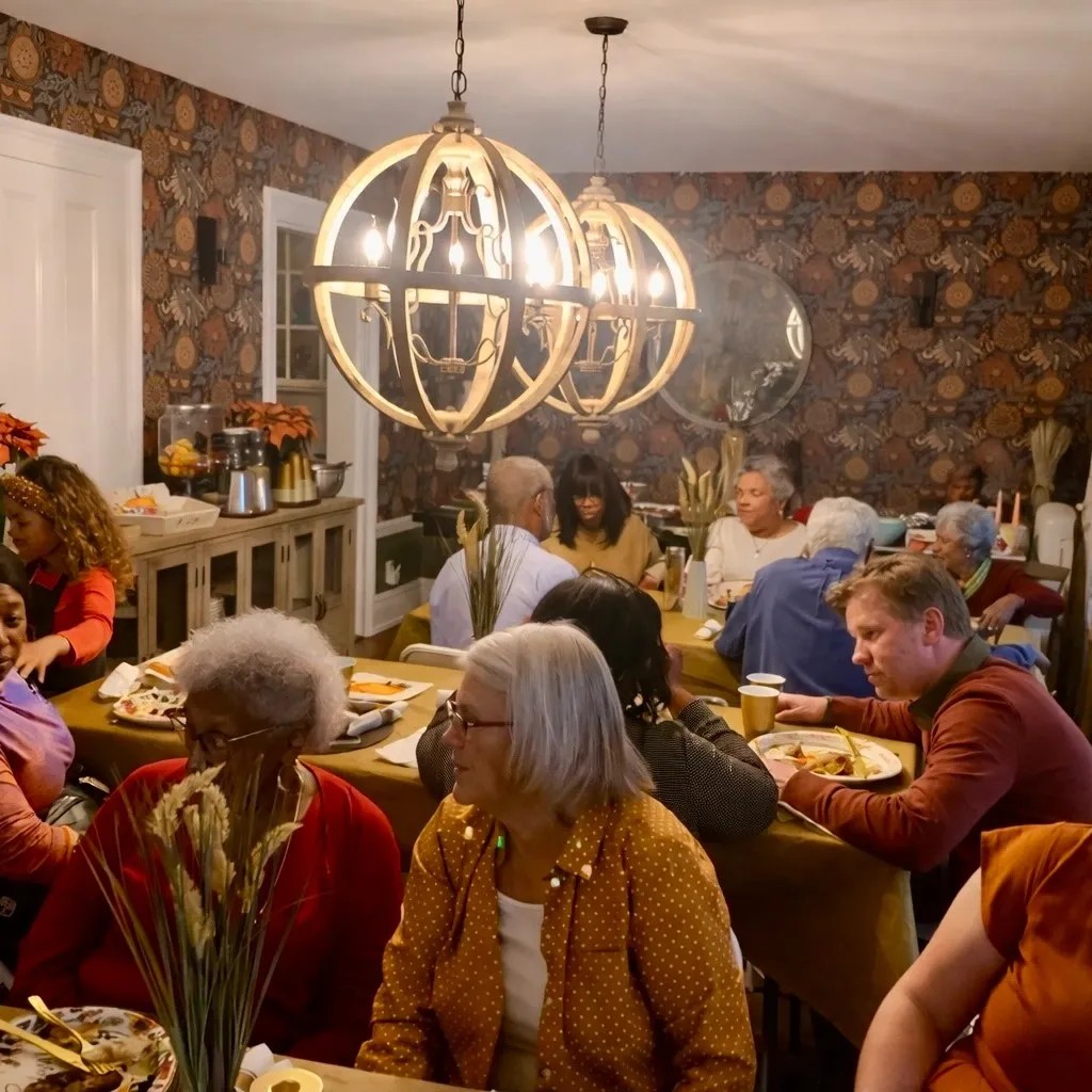 Image alt description