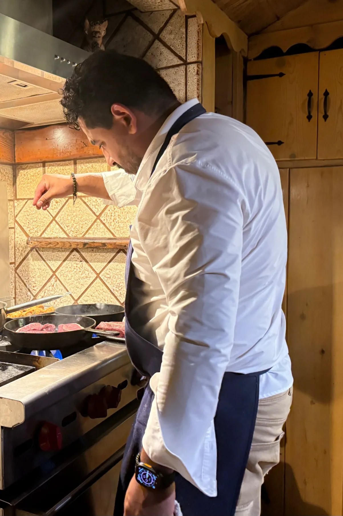 Image alt description