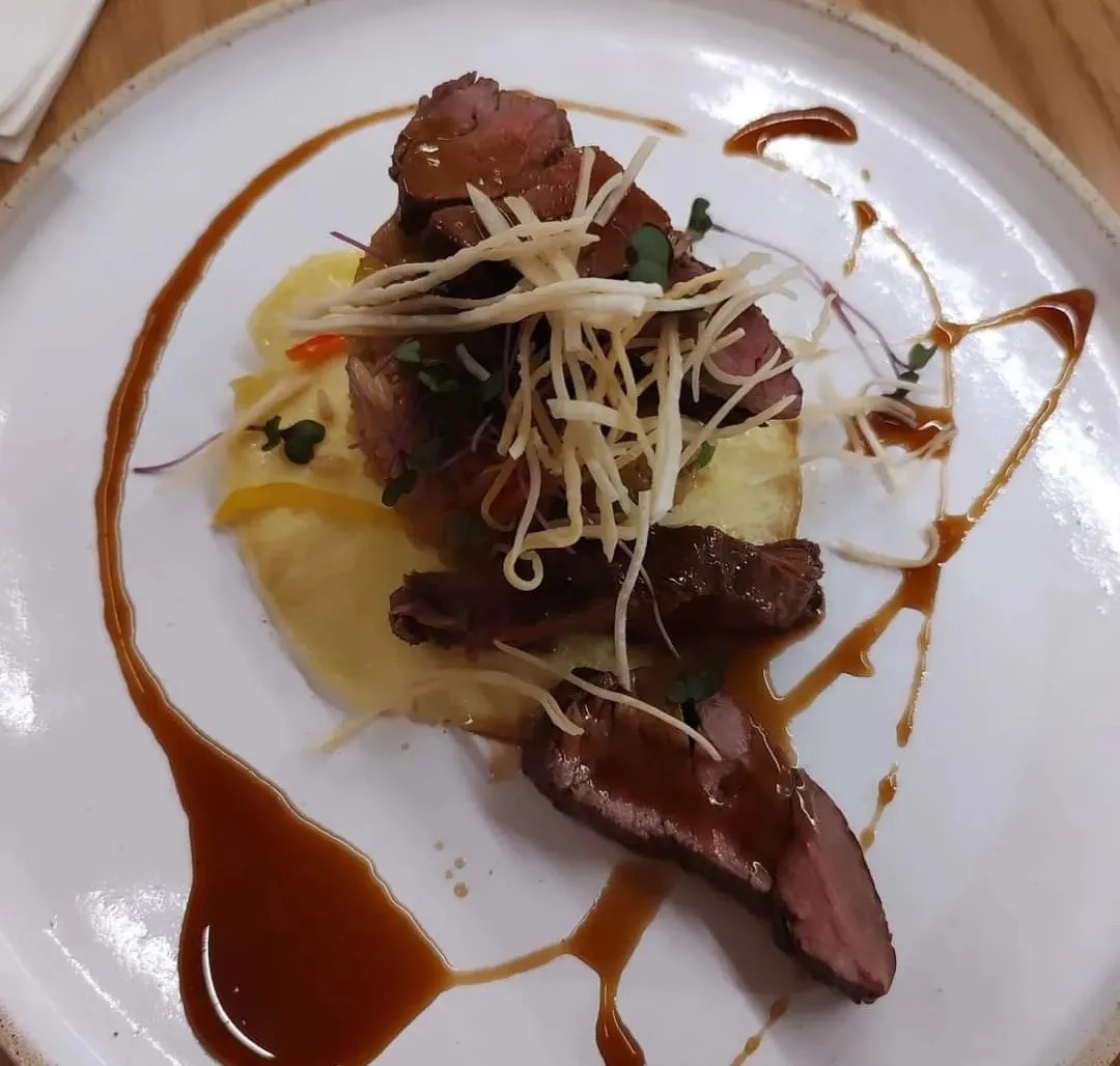 Image alt description